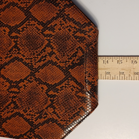 Vintage Inspired Snakeskin Minimalist Style Soft Faux Leather Handbag Clutch - Picture 7 of 12